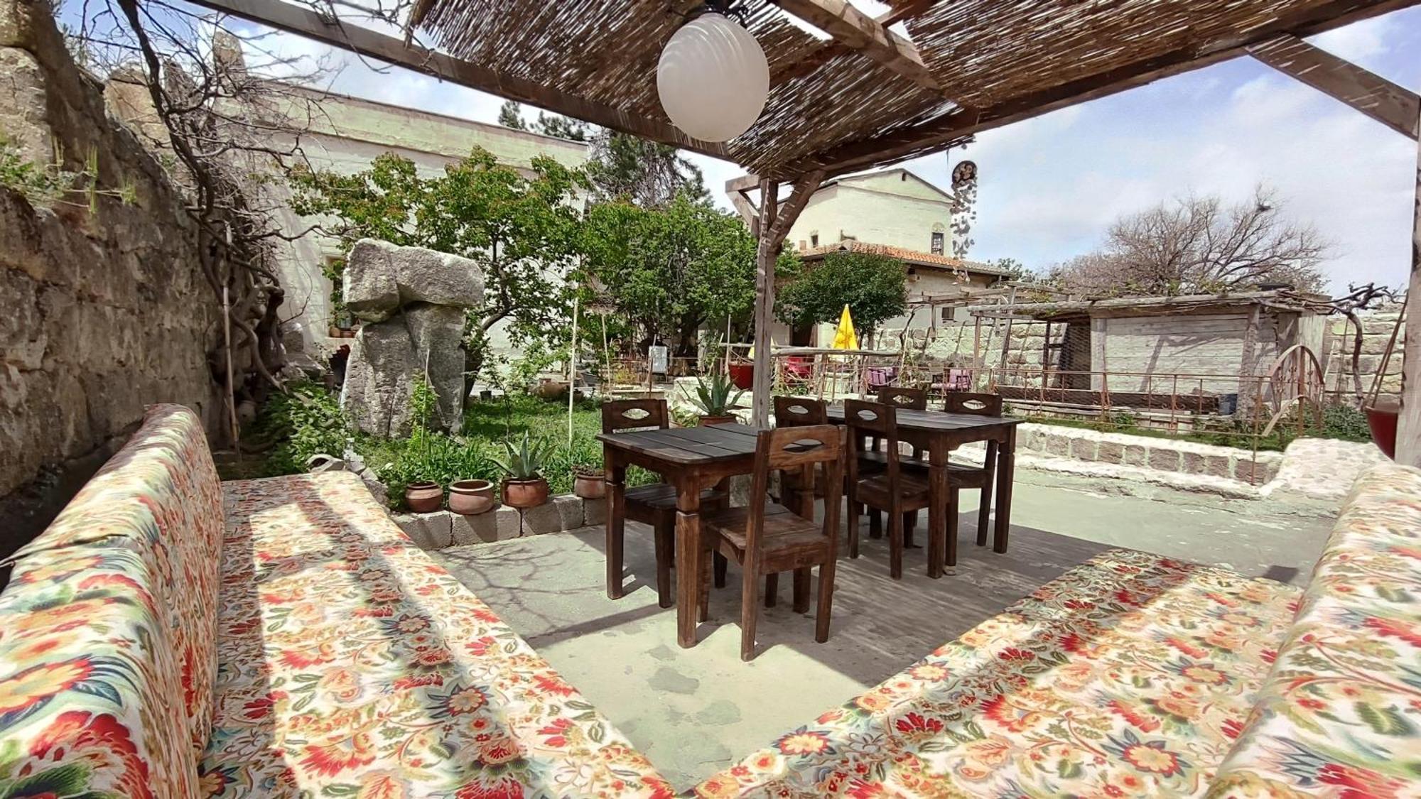 Armesos Cave Hotel Ürgüp Bagian luar foto