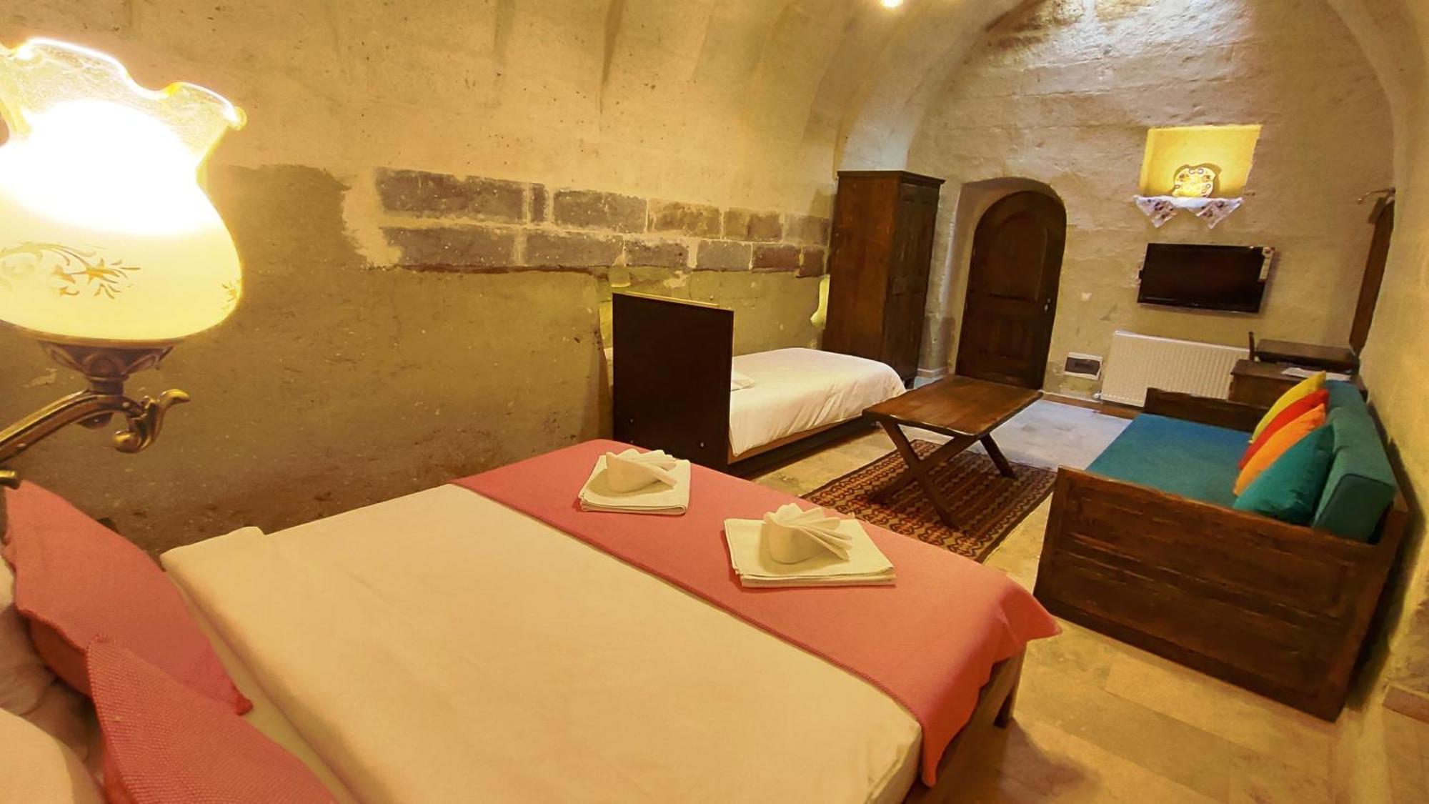 Armesos Cave Hotel Ürgüp Bagian luar foto