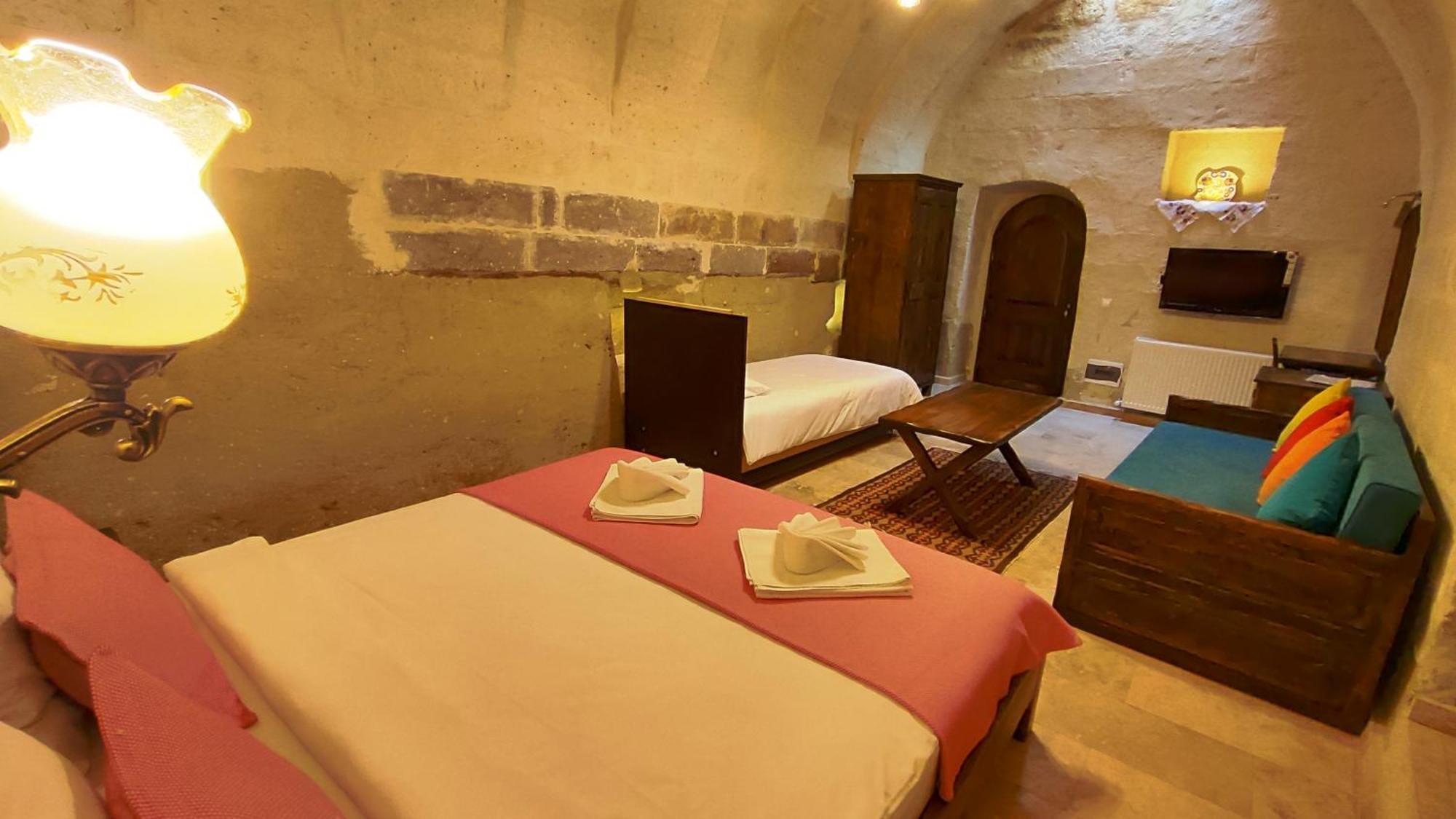 Armesos Cave Hotel Ürgüp Bagian luar foto